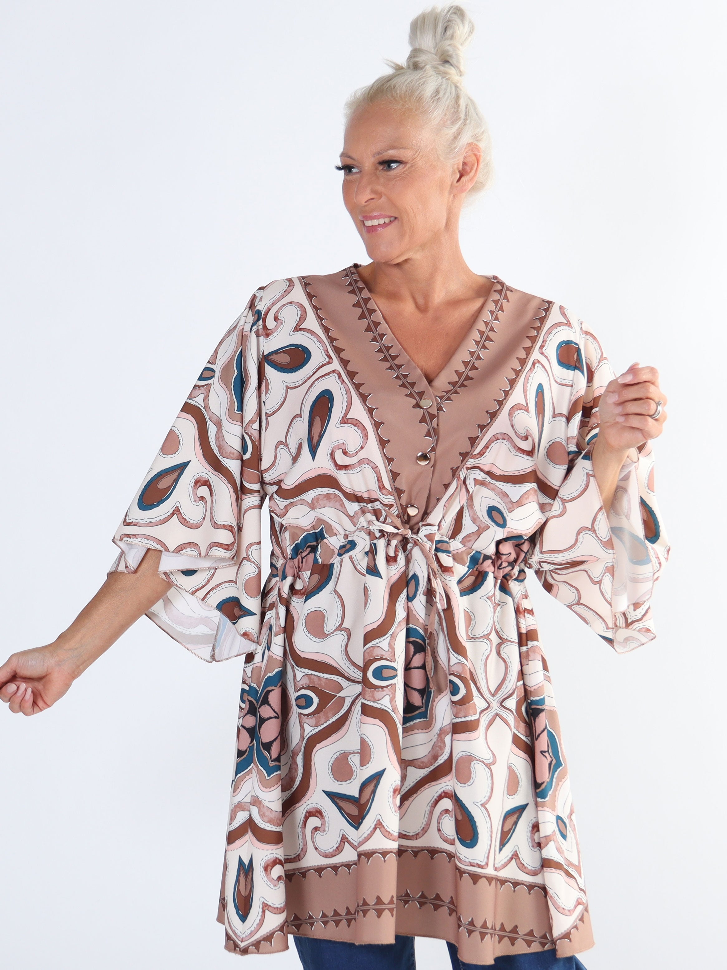 Yeva Tunika - Plus size mønstret tunika med bindebånd